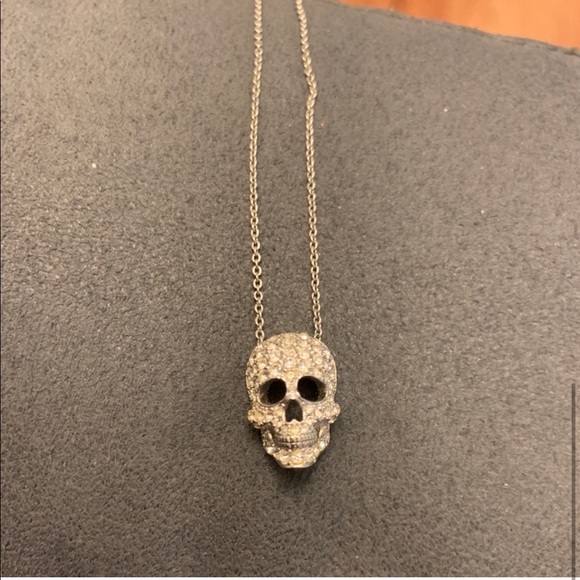 Crystal encrusted skull necklace - Picture 5 of 5